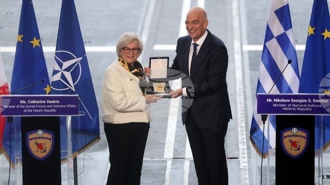 АНА-МПА: Гръцкият министър на отбраната Никос Дендиас се среща с френския си колега Катрин Вотрен