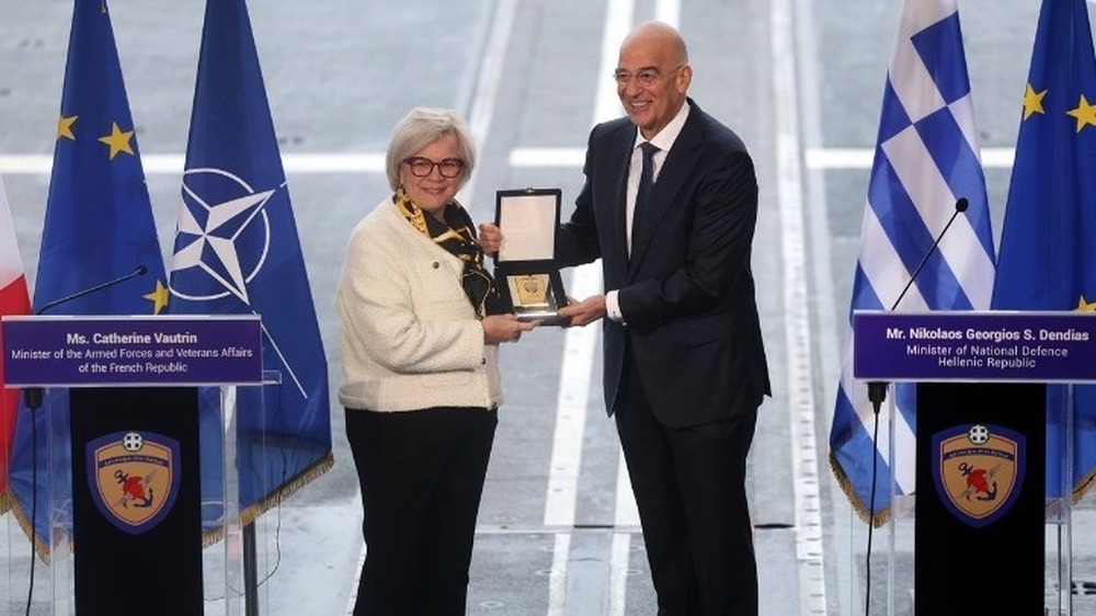 АНА-МПА: Гръцкият министър на отбраната Никос Дендиас се среща с френския си колега Катрин Вотрен