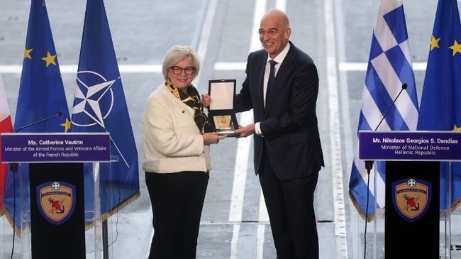 АНА-МПА: Гръцкият министър на отбраната Никос Дендиас се среща с френския си колега Катрин Вотрен