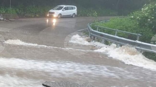 Възстановено е движението по залети пътни участъци в община Ивайловград