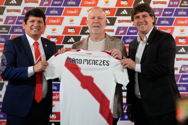 CORRECTION Peru New Soccer Coach