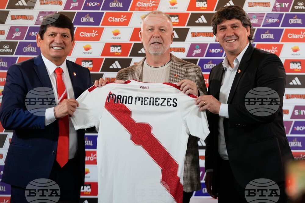 CORRECTION Peru New Soccer Coach