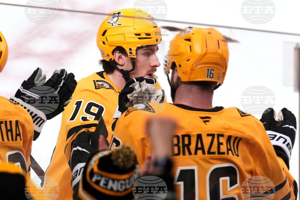 Blackhawks Penguins Hockey