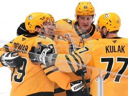 Blackhawks Penguins Hockey