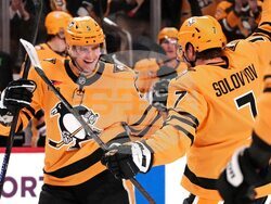 Blackhawks Penguins Hockey