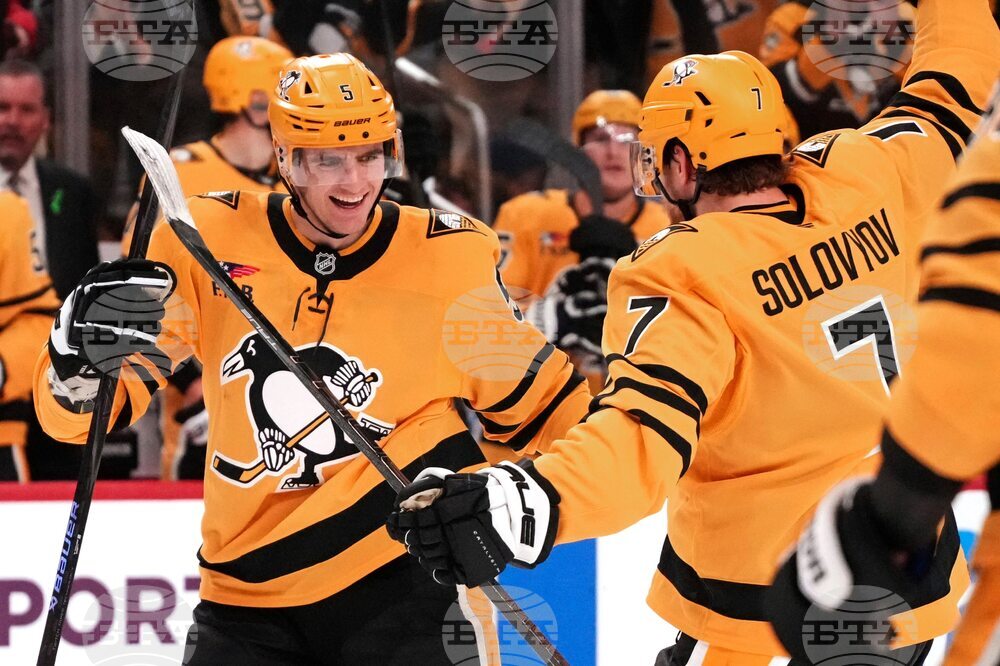 Blackhawks Penguins Hockey