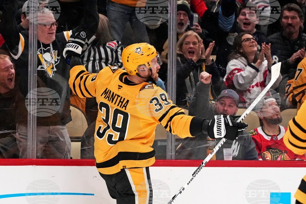 Blackhawks Penguins Hockey