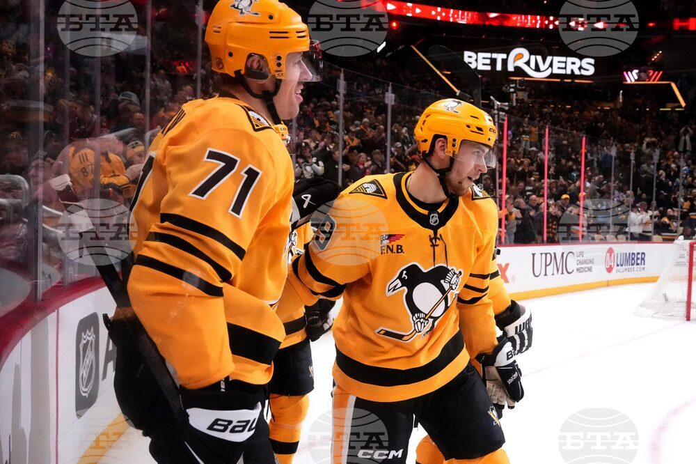 Blackhawks Penguins Hockey