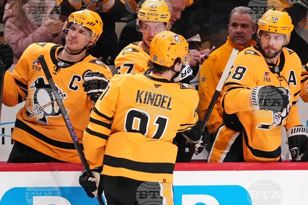 Blackhawks Penguins Hockey