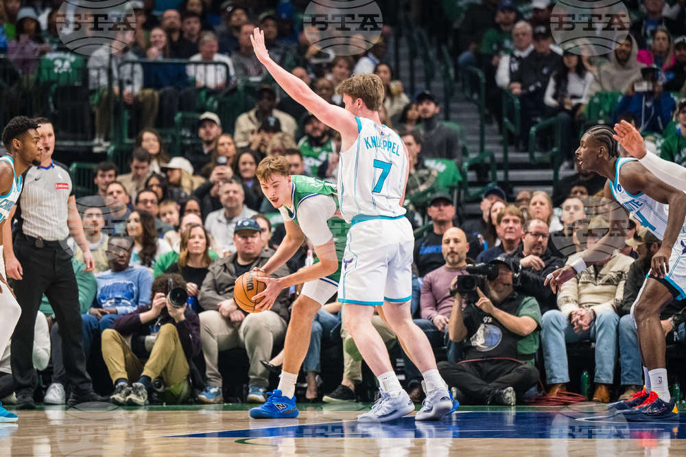 Hornets Mavericks Basketball