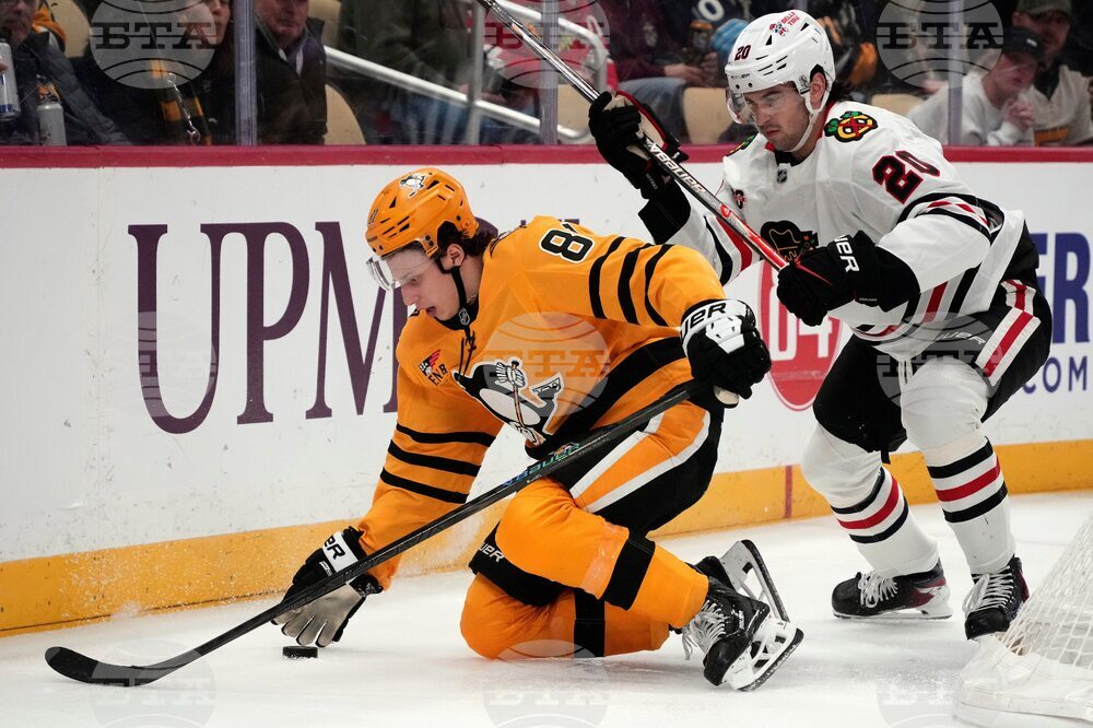 Blackhawks Penguins Hockey