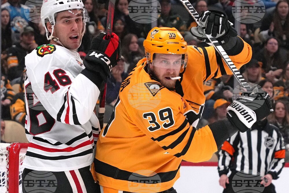 Blackhawks Penguins Hockey