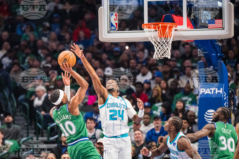 Hornets Mavericks Basketball