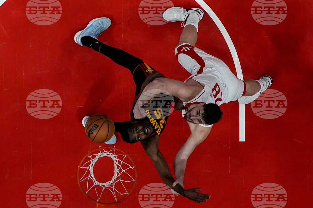 Rockets Hawks Basketball