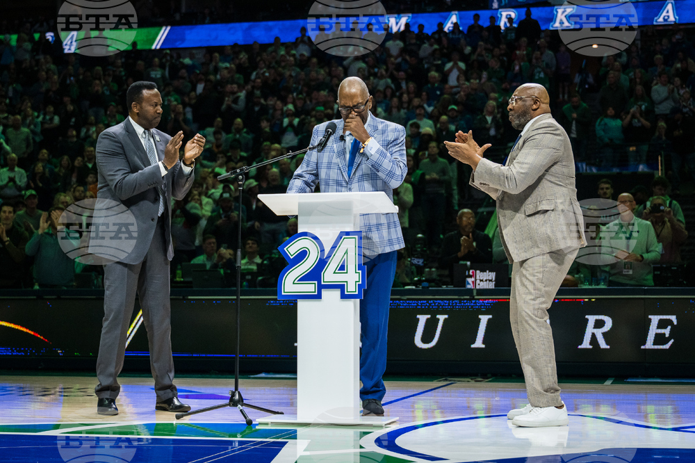 Hornets Mavericks Basketball