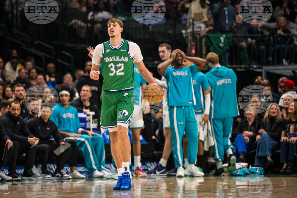 Hornets Mavericks Basketball