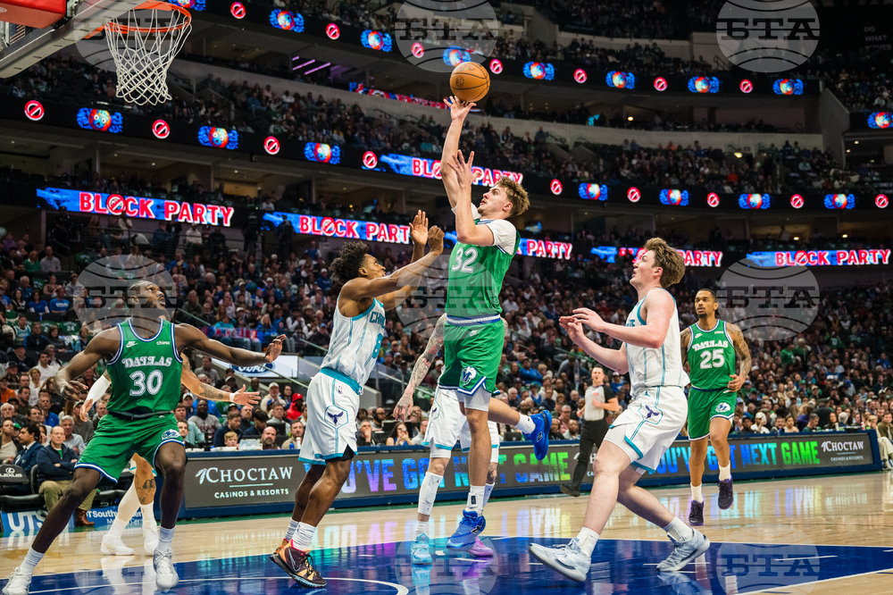 Hornets Mavericks Basketball