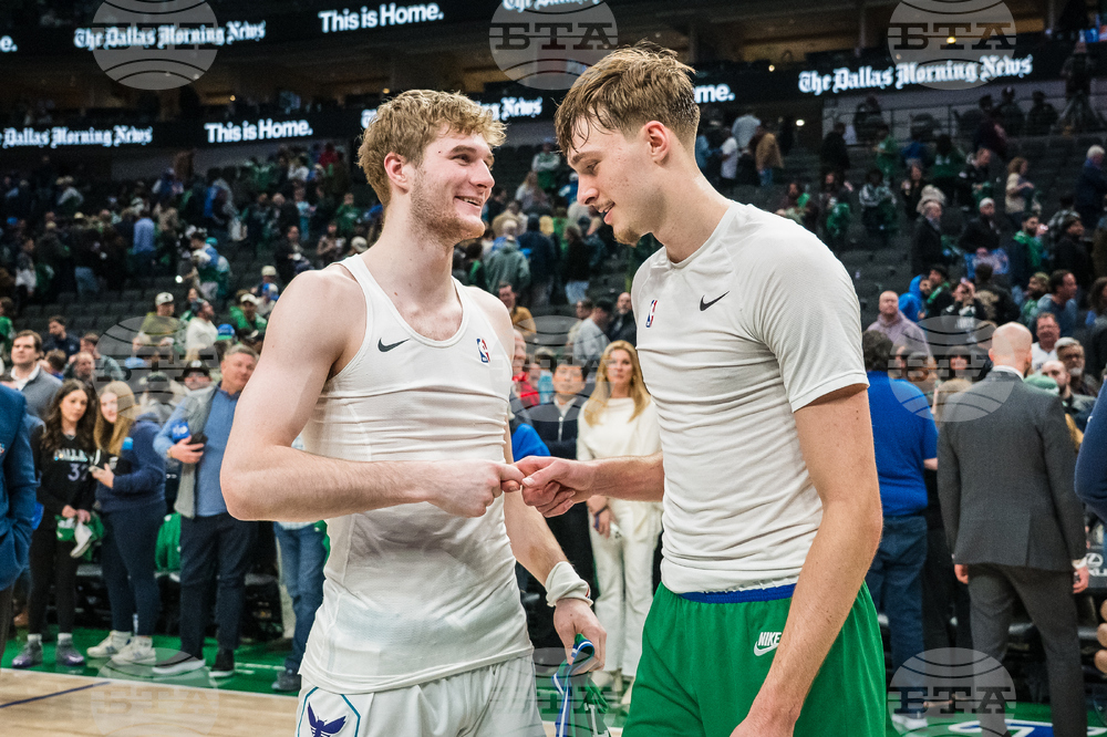 Hornets Mavericks Basketball