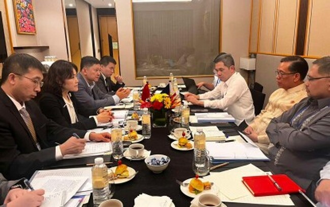 ФНА: Филипините и Китай възобновиха двустранния политически диалог