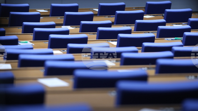 Parliamentary Groups Issue Declarations ahead of Day of Homage to Victims of Communist Regime