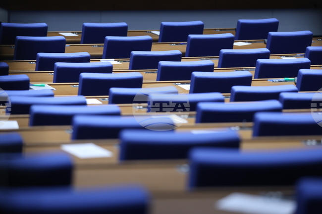 Parliamentary Groups Issue Declarations ahead of Day of Homage to Victims of Communist Regime