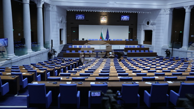 Parliament Opens Sitting with Three Declarations from Parliamentary Groups