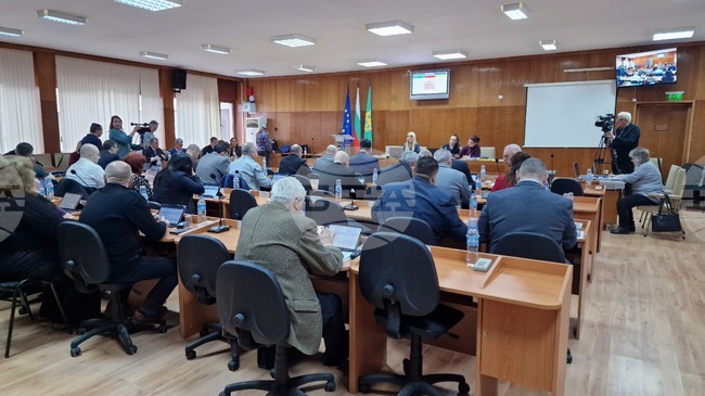 Общинският съвет в Шумен взе решения за отдаване под наем на помещение в ДКЦ 1 и за безвъзмездно право на строеж на нов храм 