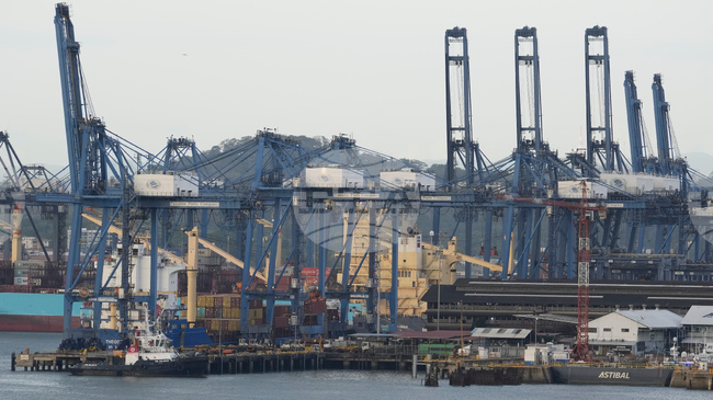 Концесията на хонконгска компания за експлоатация на пристанищата на Панамския канал е обявена за противоконституционна