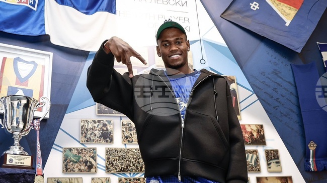 Футболният Левски приветства Хуан Переа в редиците си