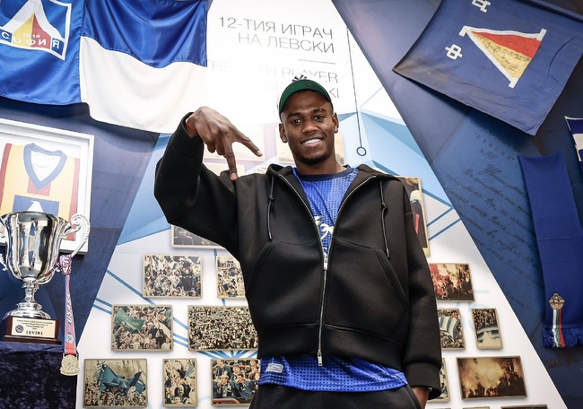 Футболният Левски приветства Хуан Переа в редиците си