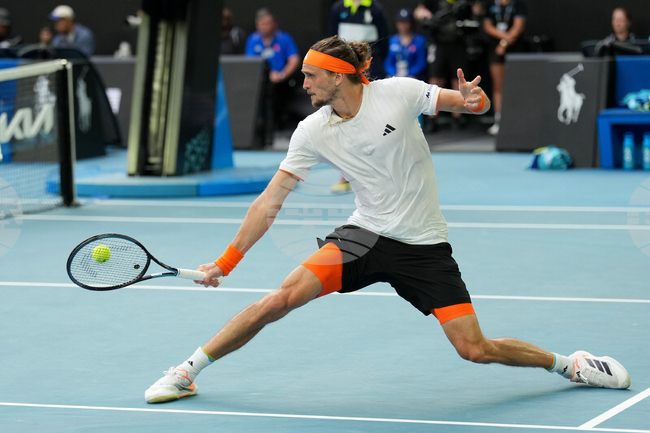 Водачът в схемата Александър Зверев отпадна във втория кръг на турнира в Акапулко