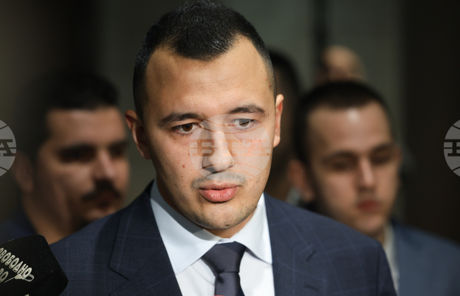 Забрана на никотиновите паучове прие на първо четене комисията по въпросите на младежта и спорта, призоваваме и залата да го направи, каза Габриел Вълков