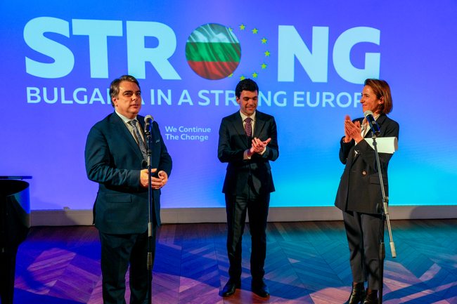 ПП „Продължаваме Промяната“: Председателят на Парламентарната група на „Обнови Европа“ в Европейския парламент Валери Айе се срещна с български общественици и представители на неправителствени организации в София