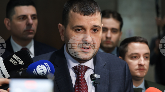 Нотариалната заверка при прехвърляне на МПС е измислена административна тежест, смята Йордан Иванов от ДСБ