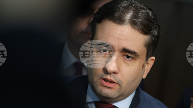 Ако ГЕРБ толкова са се загрижили за кметовете на малките населени места, да разгледат законопроекта ни тази седмица, написа Божидар Божанов от ПП-ДБ