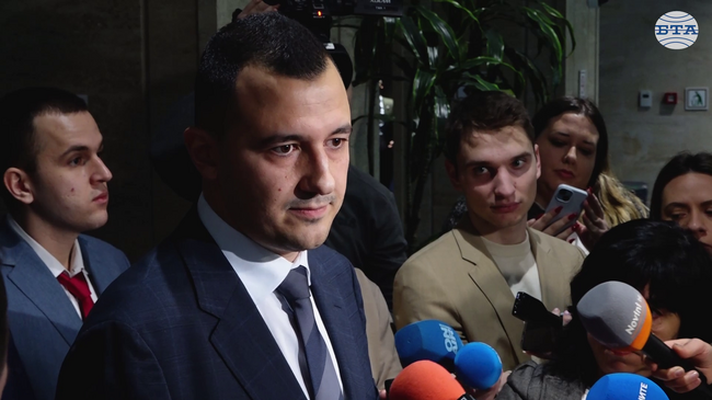 Забрана на никотиновите паучове прие на първо четене комисията по въпросите на младежта и спорта, призоваваме и залата да го направи, каза Габриел Вълков