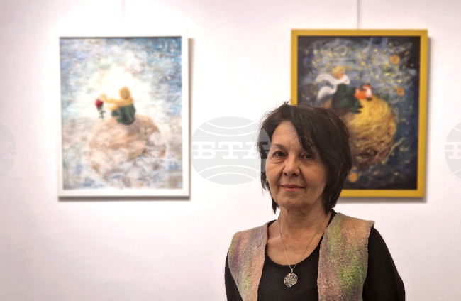 Изложба „Живопис от вълна“ е подредена в троянската галерия „Серякова къща“