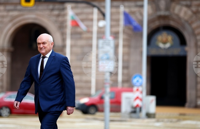 Председателят на Сметната палата Димитър Главчев пристигна на „Дондуков“ 2 за среща с президента Илияна Йотова относно служебния кабинет