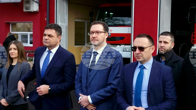 Четирима са задържани след акция за спиране на торент сайтове в България, съобщи министър Даниел Митов