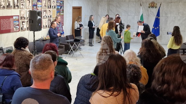 Наградиха победителите в конкурса „Коледната магия на Шумен"