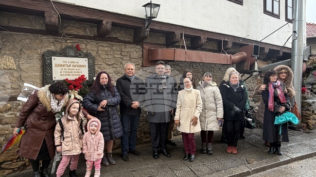 В Свищов отбелязаха 170 години от основаването на първото българско читалище с поднасяне на венци пред паметната плоча на Димитър Начович