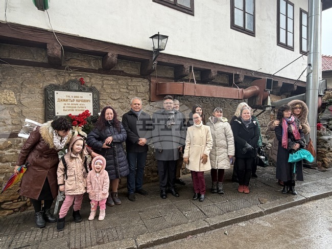 В Свищов отбелязаха 170 години от основаването на първото българско читалище с поднасяне на венци пред паметната плоча на Димитър Начович