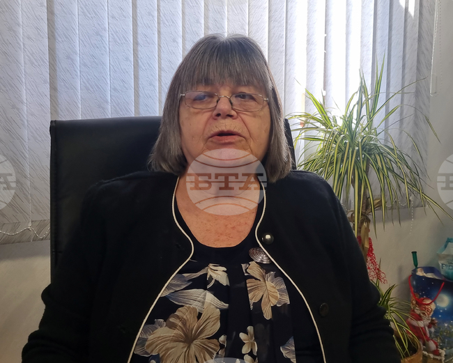 Над 45 години Росица Иванова е секретар на читалище „Пробуда -1922” в Опака и поддържа мисията му на огнище и разпространител на традиции