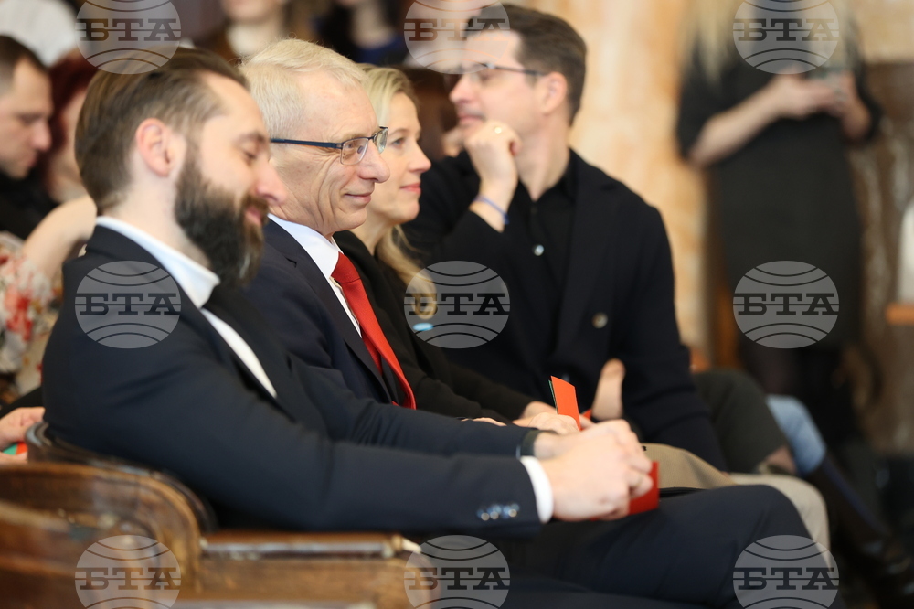 СУ „Св. Климент Охридски” - „Между бунта и закона - тийнейджърите в България” - дискусия