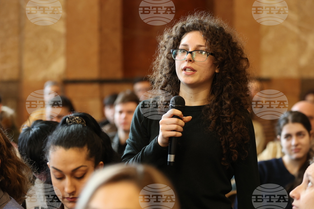 СУ „Св. Климент Охридски” - „Между бунта и закона - тийнейджърите в България” - дискусия