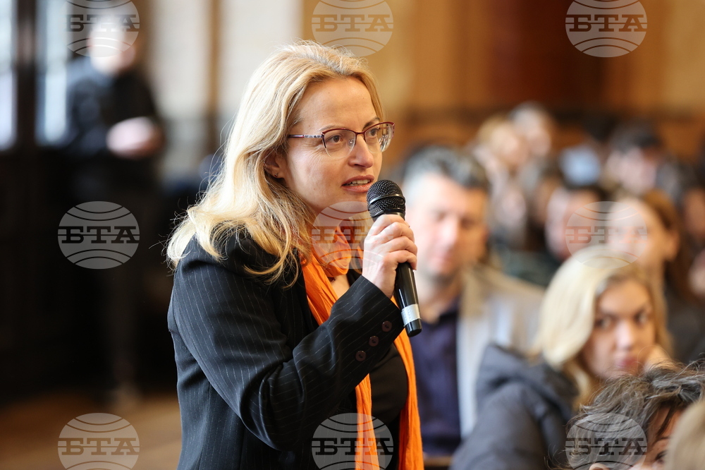 СУ „Св. Климент Охридски” - „Между бунта и закона - тийнейджърите в България” - дискусия