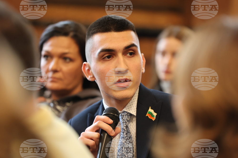 СУ „Св. Климент Охридски” - „Между бунта и закона - тийнейджърите в България” - дискусия