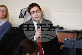 СУ „Св. Климент Охридски” - „Между бунта и закона - тийнейджърите в България” - дискусия