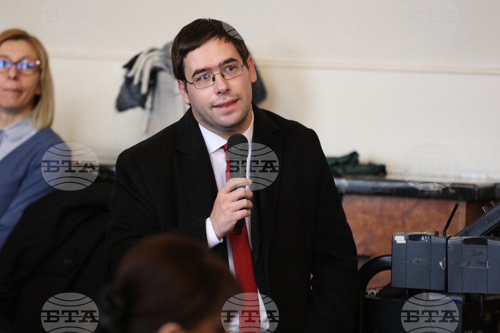 СУ „Св. Климент Охридски” - „Между бунта и закона - тийнейджърите в България” - дискусия