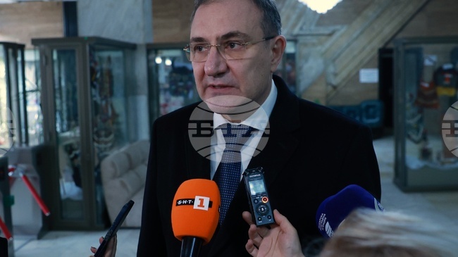 Смятам, че петте процента са абсолютно гарантирани, каза министърът в оставка Борислав Гуцанов за ръста на заплатите в бюджетната сфера